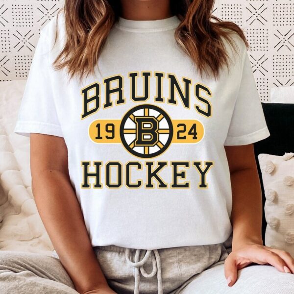 Vintage Bruins T-Shirt Hockey Fan Gift